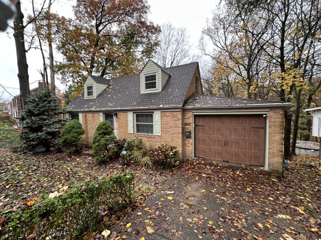 We buy houses in good condition for top dollar. 