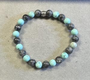 Handmade howlite and black labradorite bracelet with natural polished gemstone beads