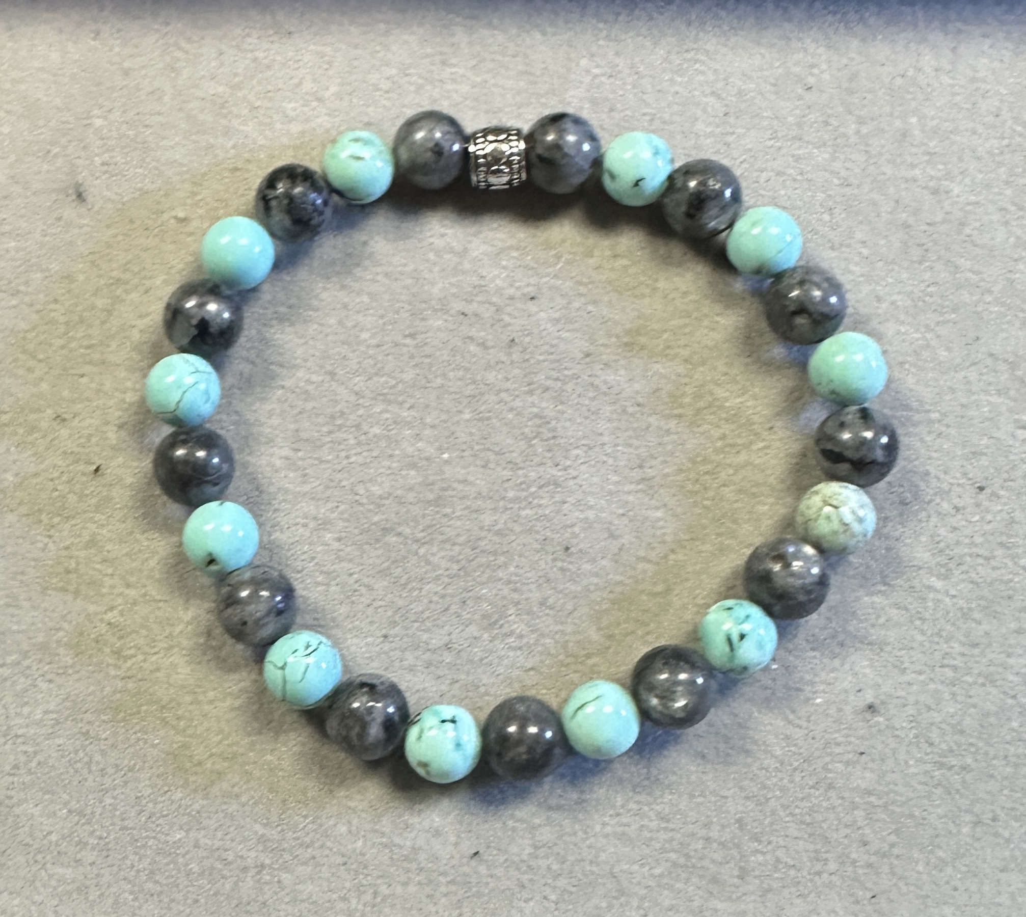 Handmade howlite and black labradorite bracelet with natural polished gemstone beads